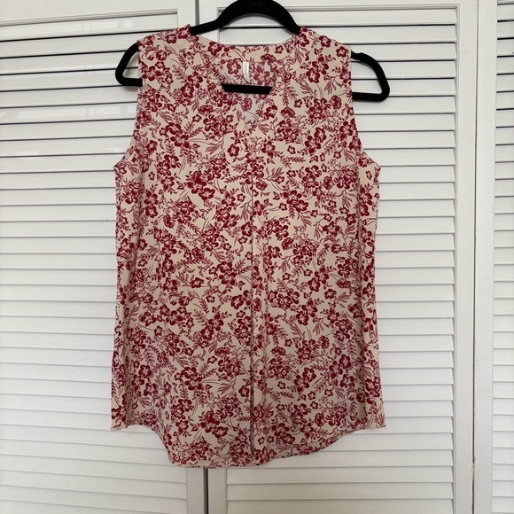 anyhold Tops - Chic Floral Sleeveless Blouse - Red on Cream